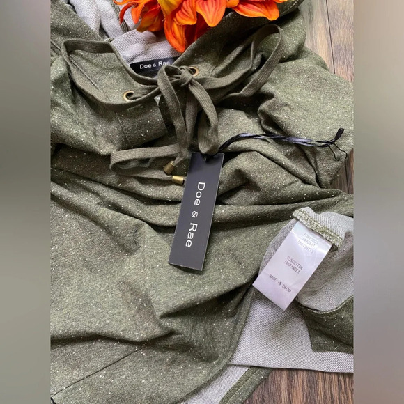 🌴3/$30🌴DOE & RAE Olive Green Marble Lace-Up Neck Short Sleeve Hooded Top NWT - Picture 10 of 12